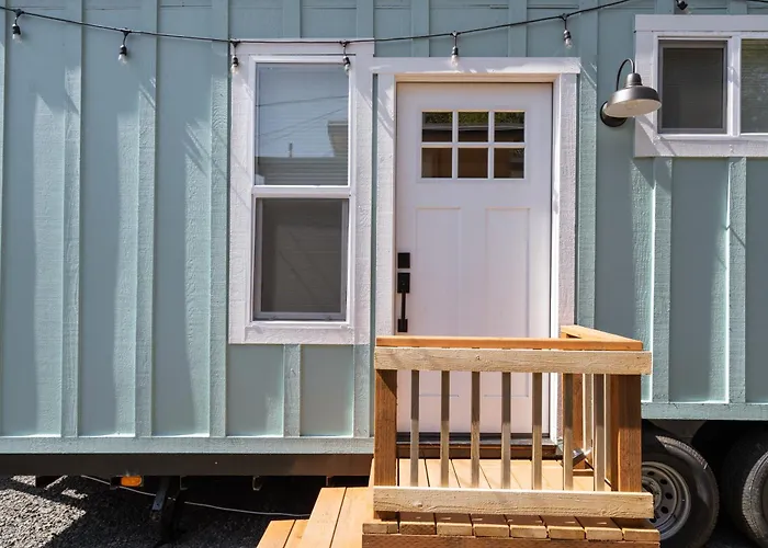 Stay Portland - The Tiny Farmhouse On Alberta